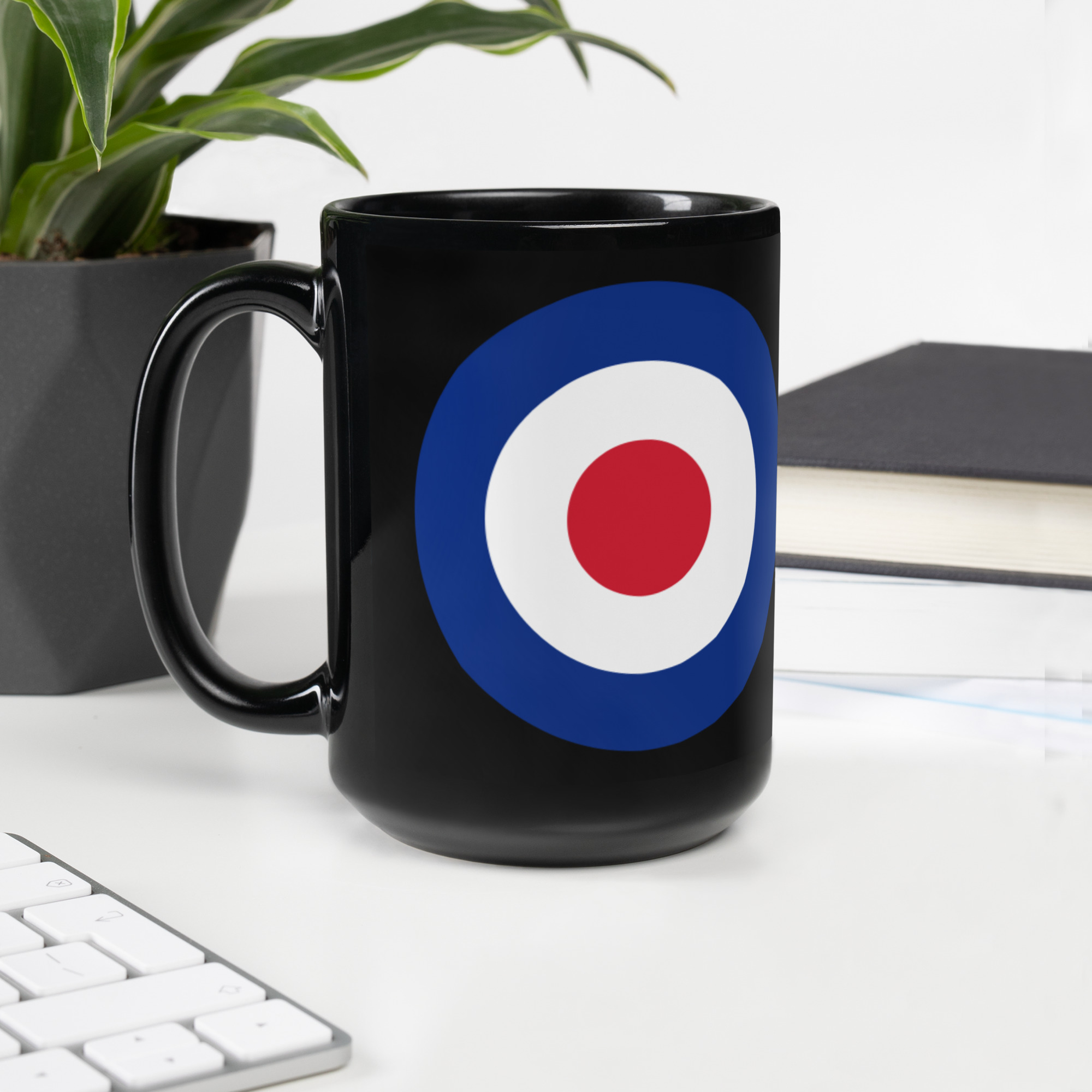 RAF Royal Air Force Roundel Tribute Black Glossy Mug - Image 2