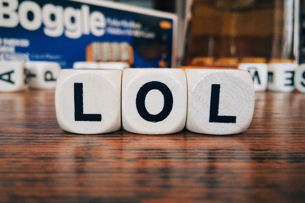 Texting and Internet Slang in the UK: LOL, BRB, and Other British Acronyms