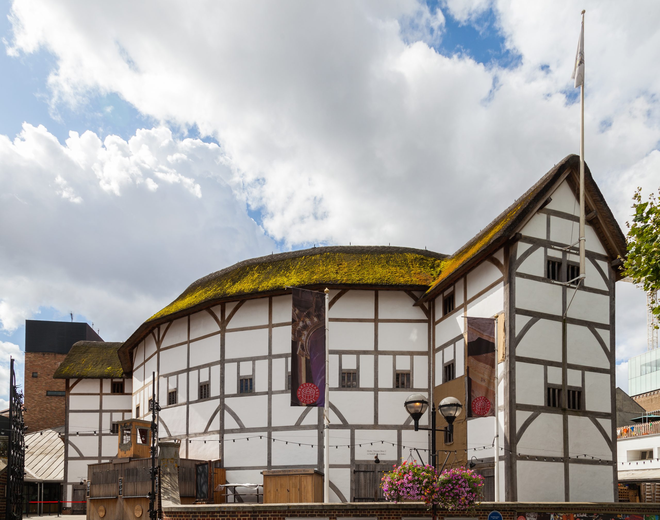 Visiting the Globe Theatre: A Shakespearean Experience